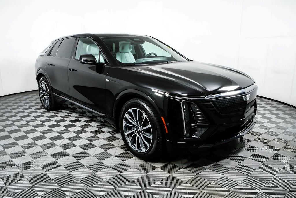 2024 Cadillac LYRIQ — photo 1 of 7