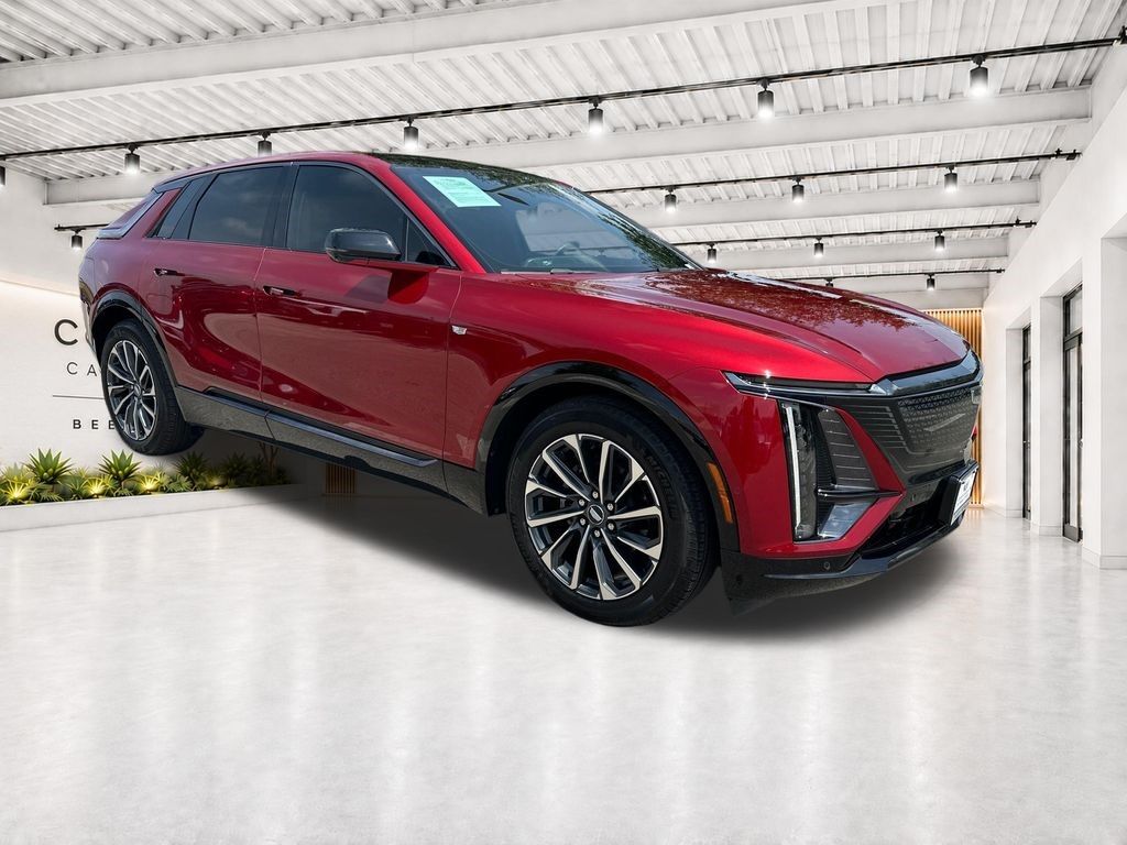 2024 Cadillac LYRIQ — photo 1 of 7