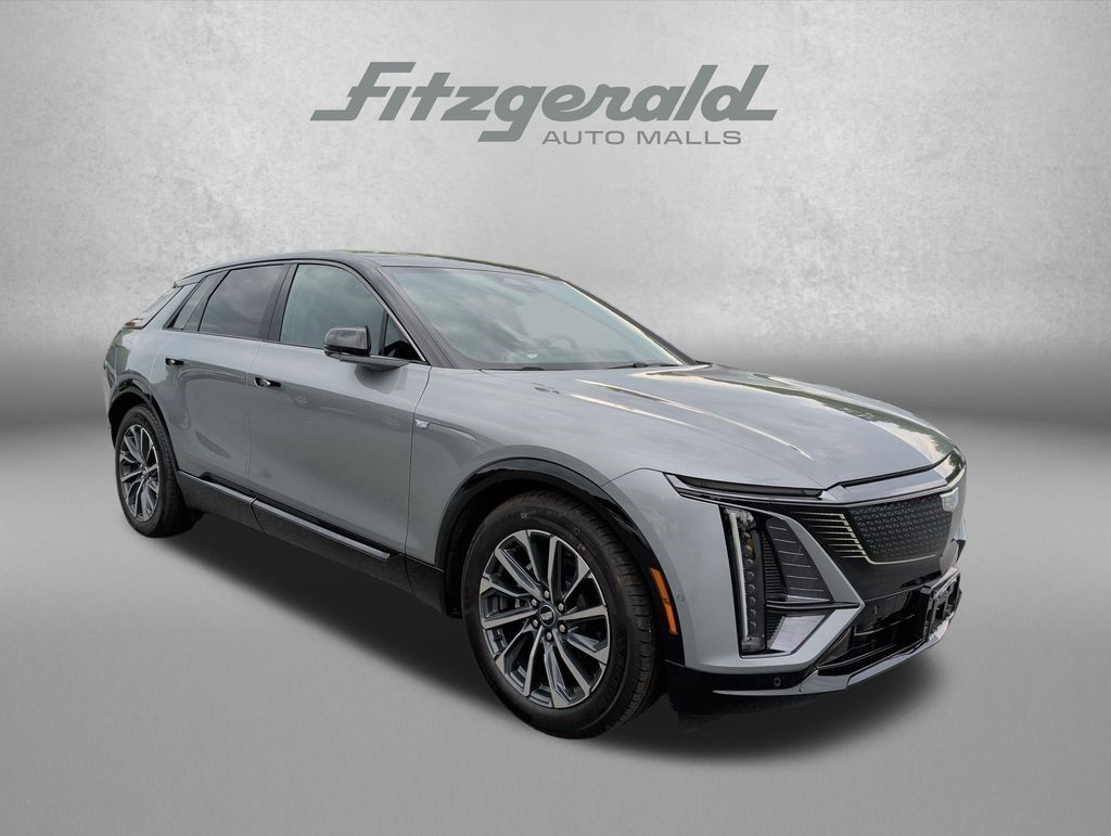 2024 Cadillac LYRIQ — photo 1 of 4