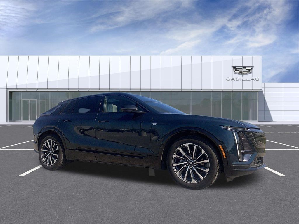 2024 Cadillac LYRIQ — photo 1 of 7