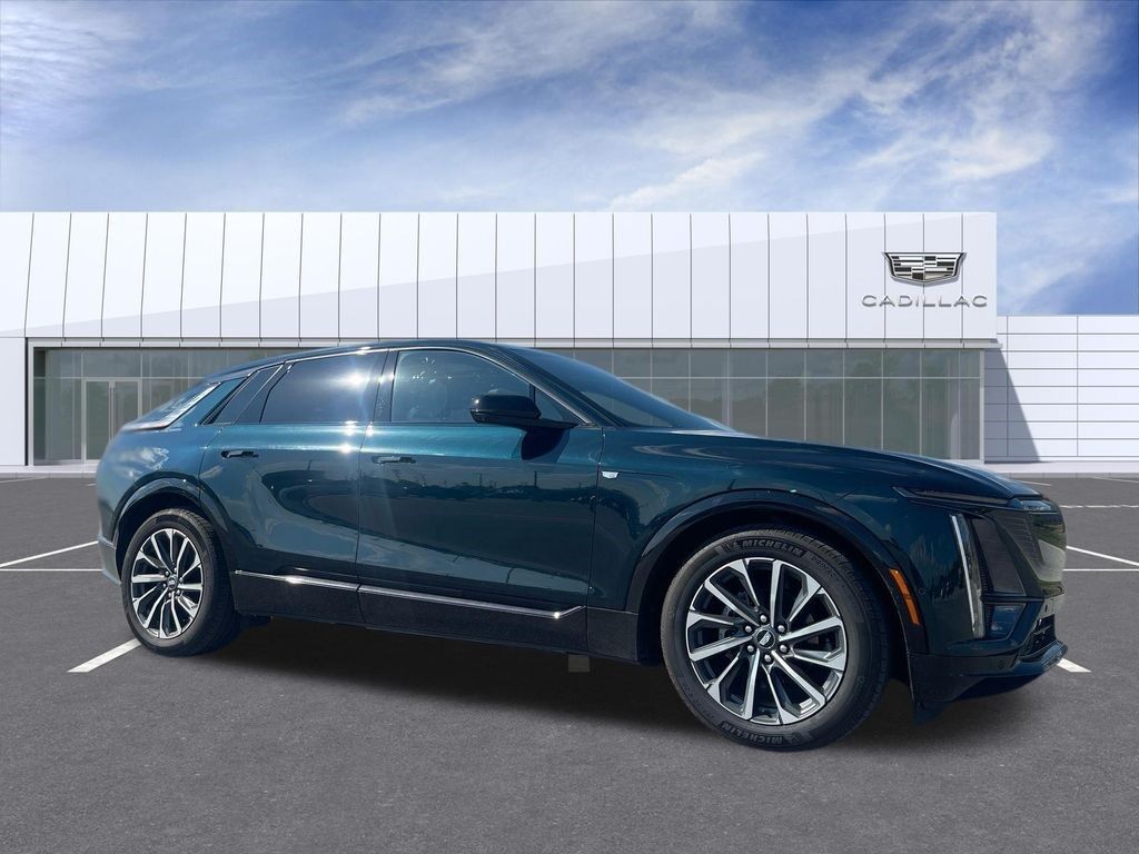 2024 Cadillac LYRIQ — photo 1 of 7