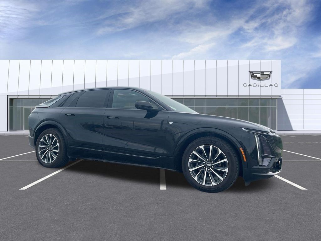 2024 Cadillac LYRIQ — photo 1 of 7