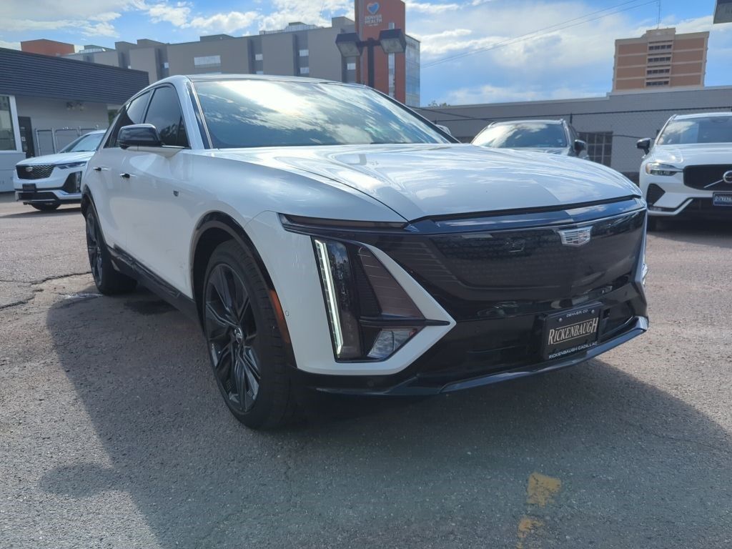 2024 Cadillac LYRIQ — photo 1 of 7