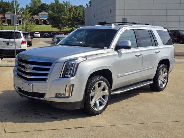 2020 Cadillac Escalade Luxury — photo 1 of 13