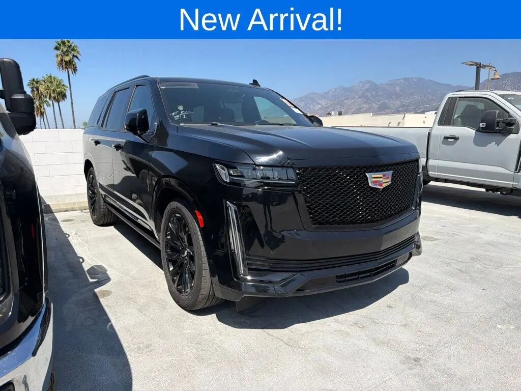 2023 Cadillac Escalade Sport — photo 1 of 5
