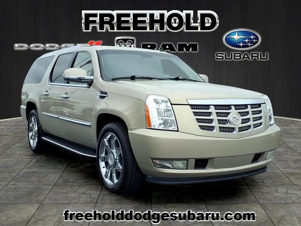 2011 Cadillac Escalade ESV Luxury — photo 1 of 13