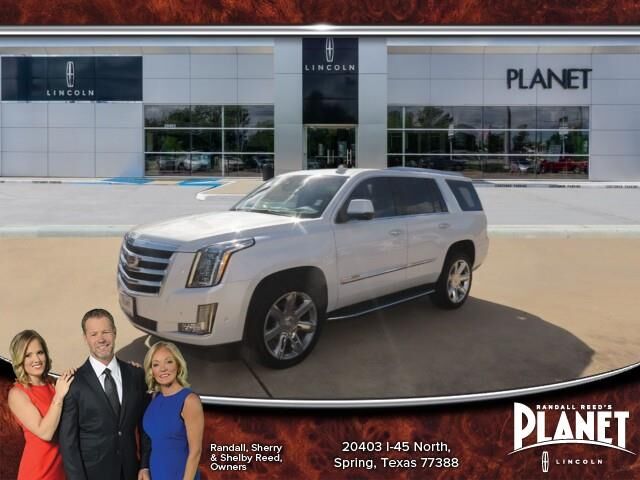 2017 Cadillac Escalade Luxury — photo 1 of 13