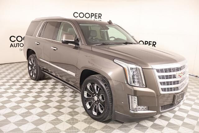 2020 Cadillac Escalade Premium Luxury — photo 1 of 13