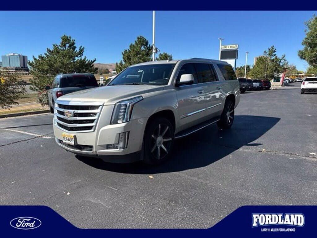 2017 Cadillac Escalade ESV Premium Luxury — photo 1 of 1