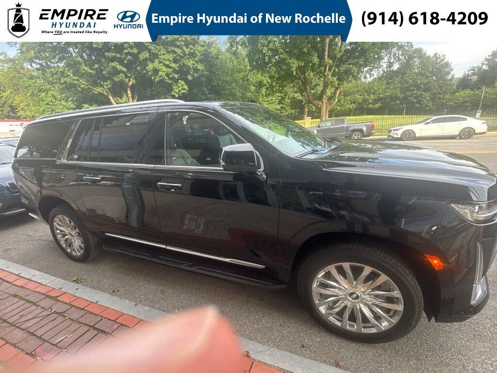 2024 Cadillac Escalade ESV Premium Luxury — photo 1 of 4