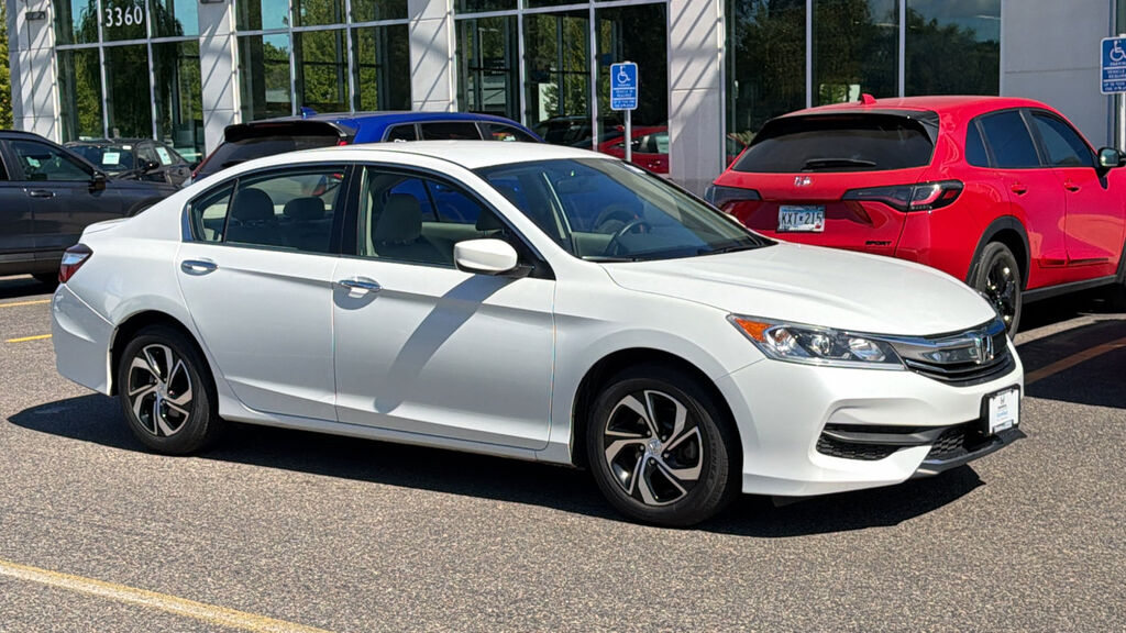 2017 Honda Accord Sedan LX — photo 1 of 7
