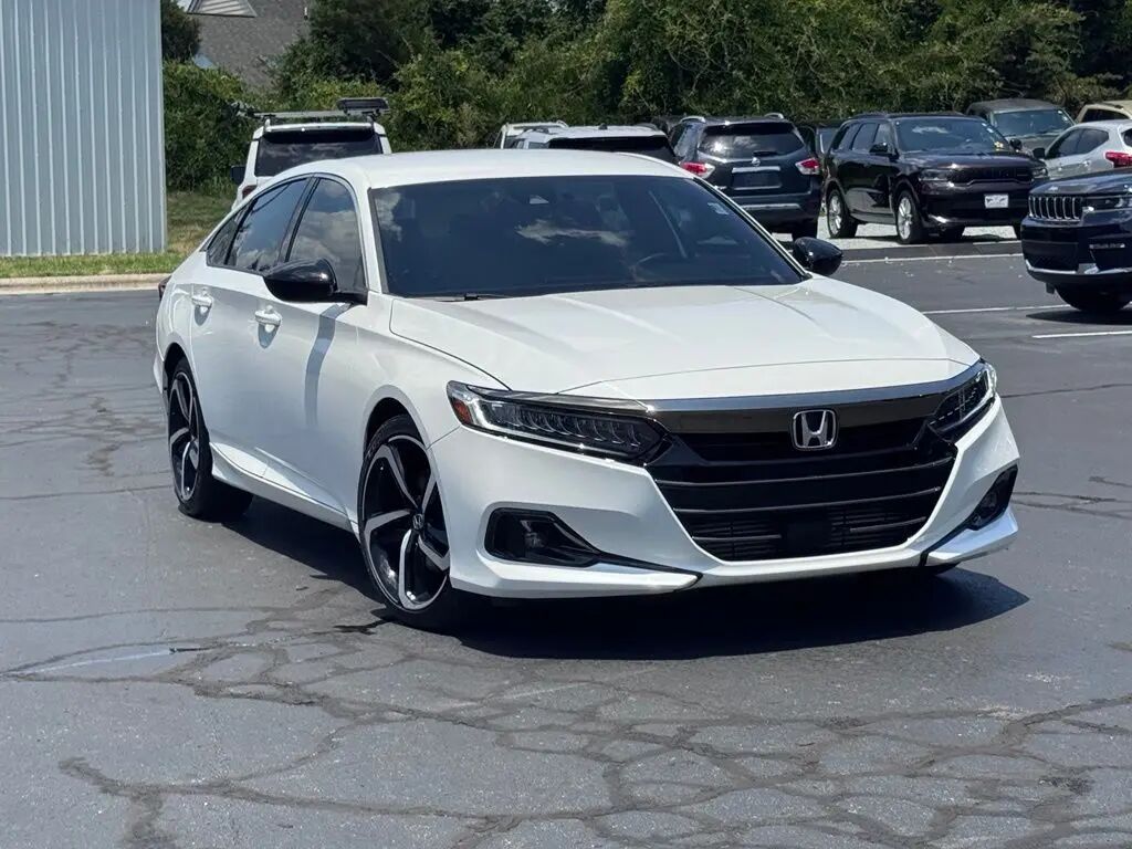 2022 Honda Accord Sport — photo 1 of 13