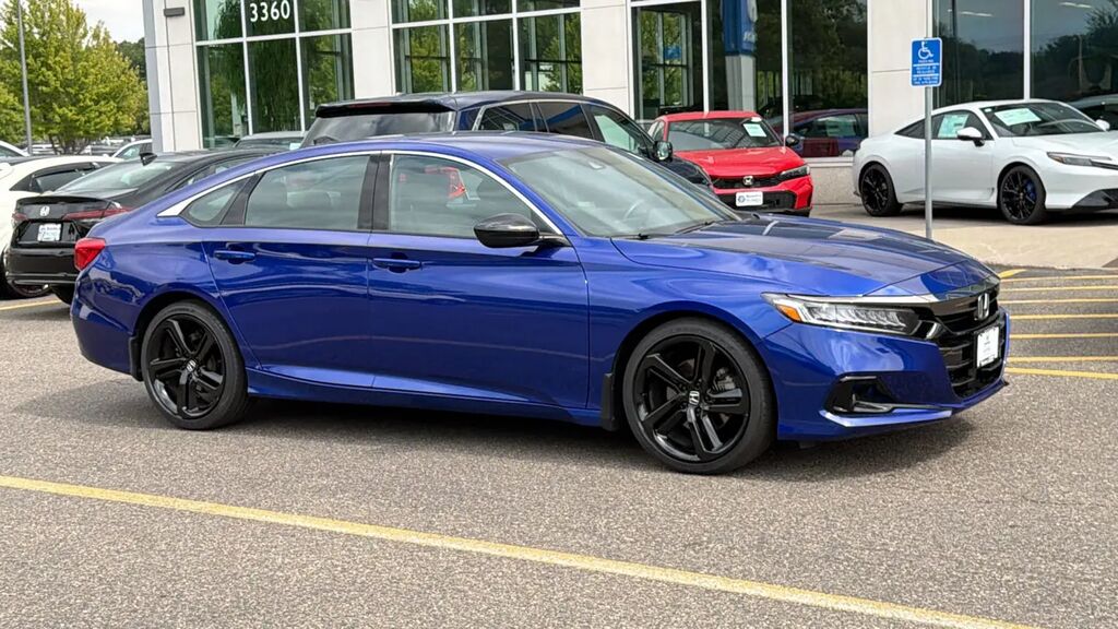 2022 Honda Accord Sport — photo 1 of 13