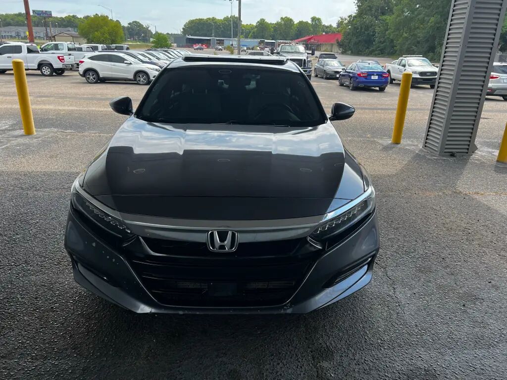 2018 Honda Accord Touring — photo 1 of 13