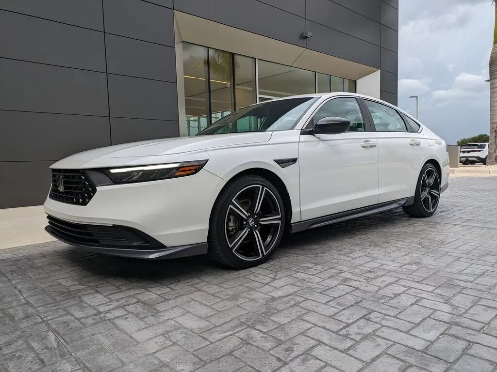 2023 Honda Accord Hybrid Sport — photo 1 of 13