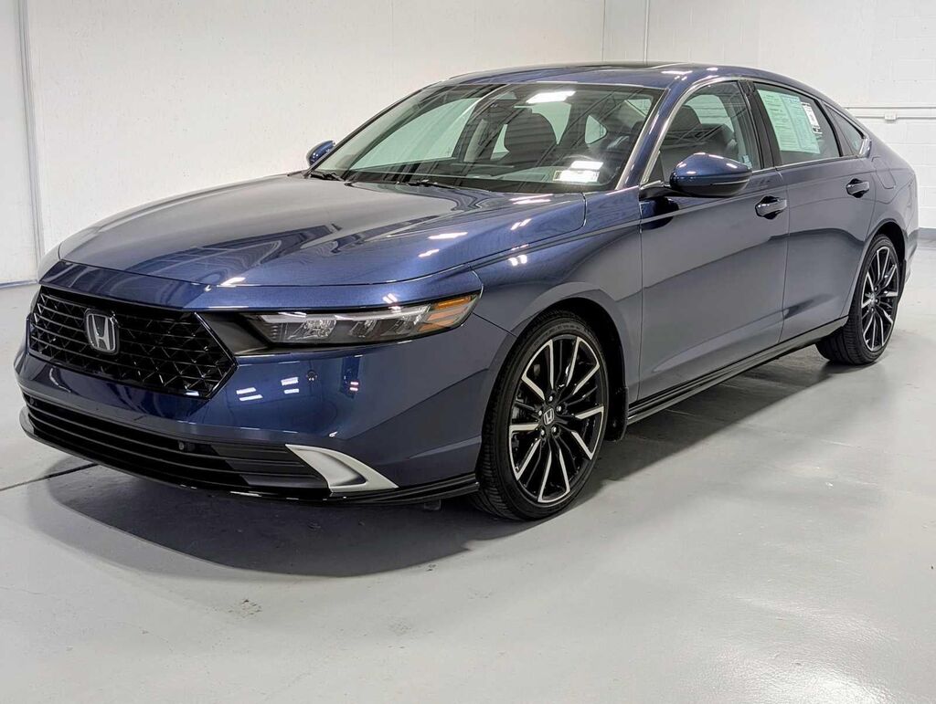 2024 Honda Accord Hybrid Touring — photo 1 of 13