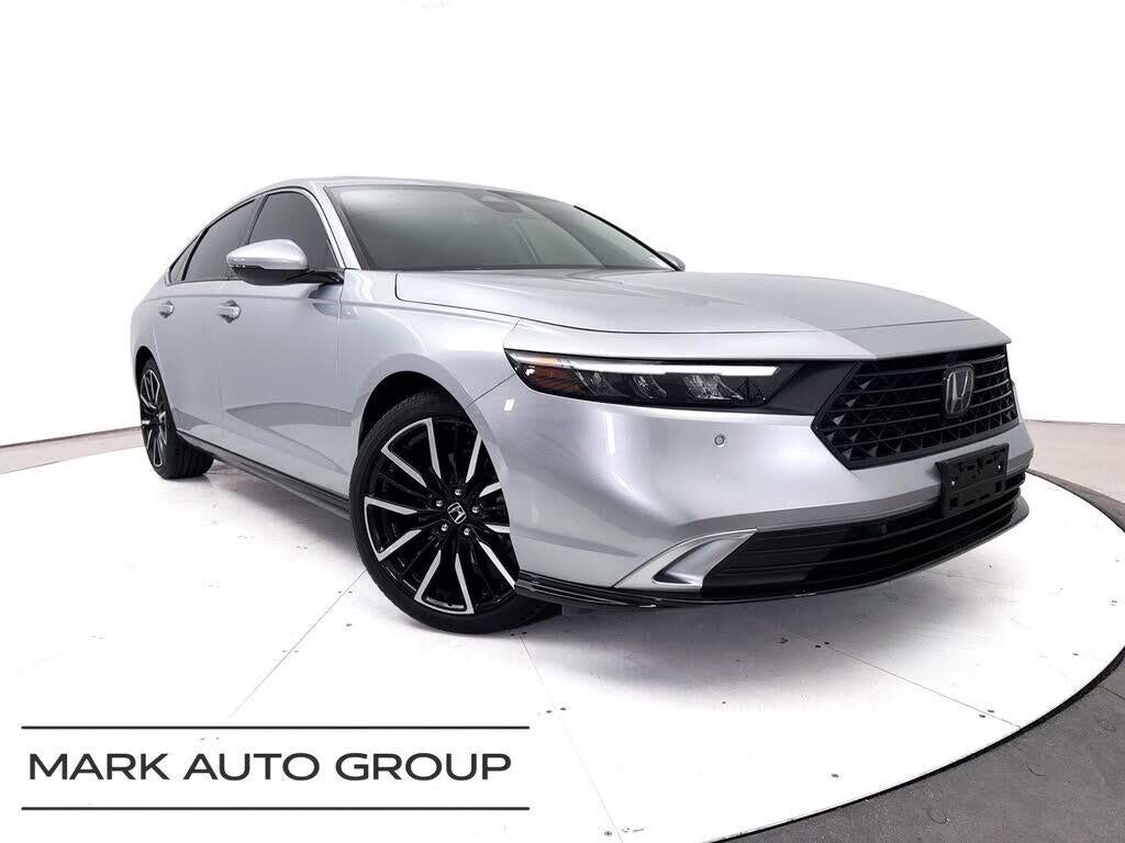 2025 Honda Accord Hybrid Touring — photo 1 of 1