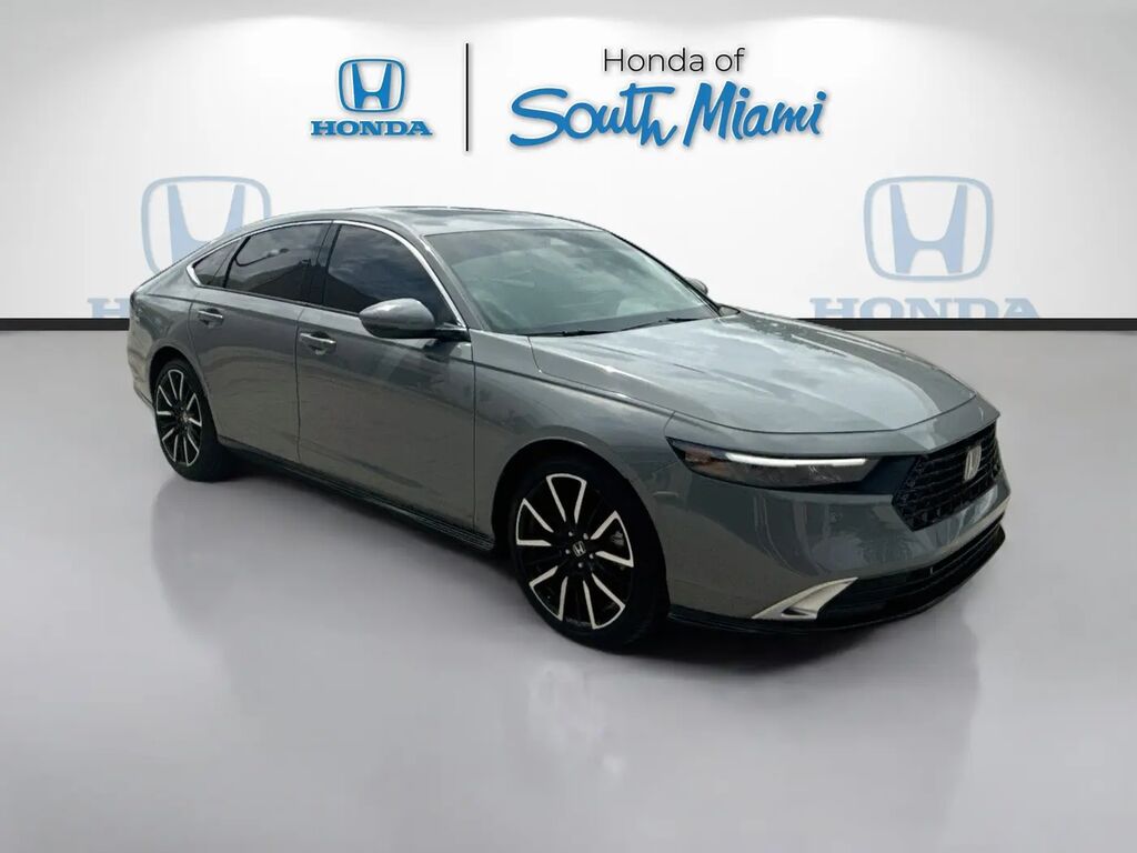 2023 Honda Accord Hybrid Touring — photo 1 of 13