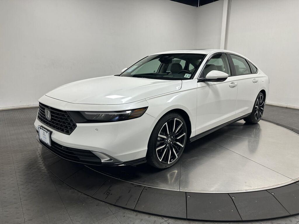 2025 Honda Accord Hybrid Touring — photo 1 of 13