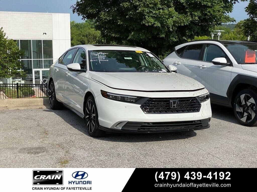 2023 Honda Accord Hybrid Touring — photo 1 of 1