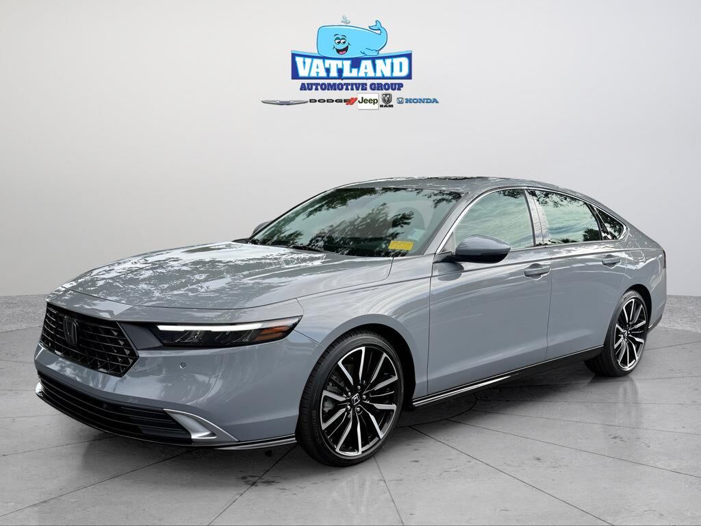 2024 Honda Accord Hybrid Touring — photo 1 of 13