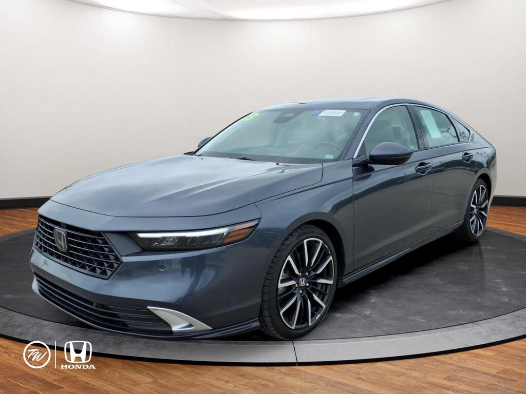 2023 Honda Accord Hybrid Touring — photo 1 of 13