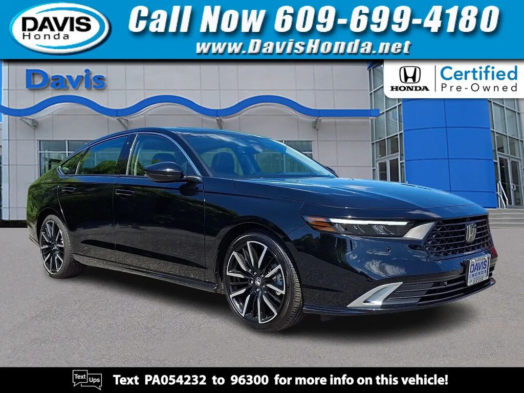 2023 Honda Accord Hybrid Touring — photo 1 of 13