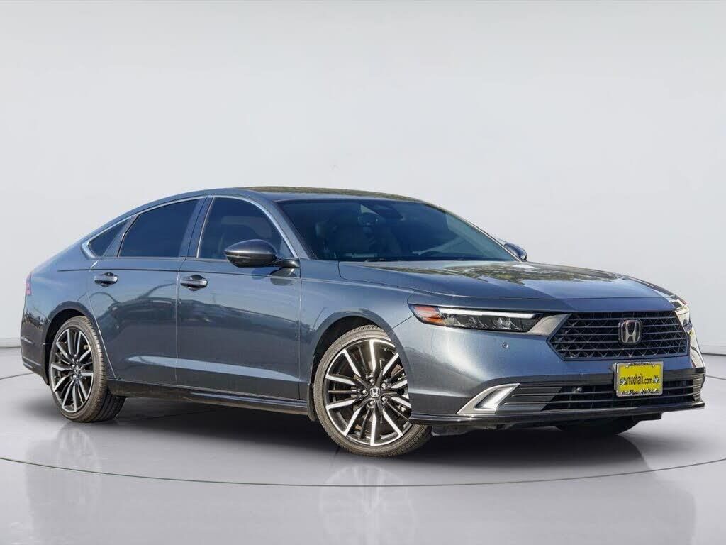 2023 Honda Accord Hybrid Touring — photo 1 of 1