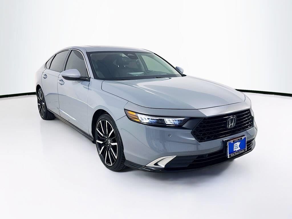 2023 Honda Accord Hybrid Touring — photo 1 of 7