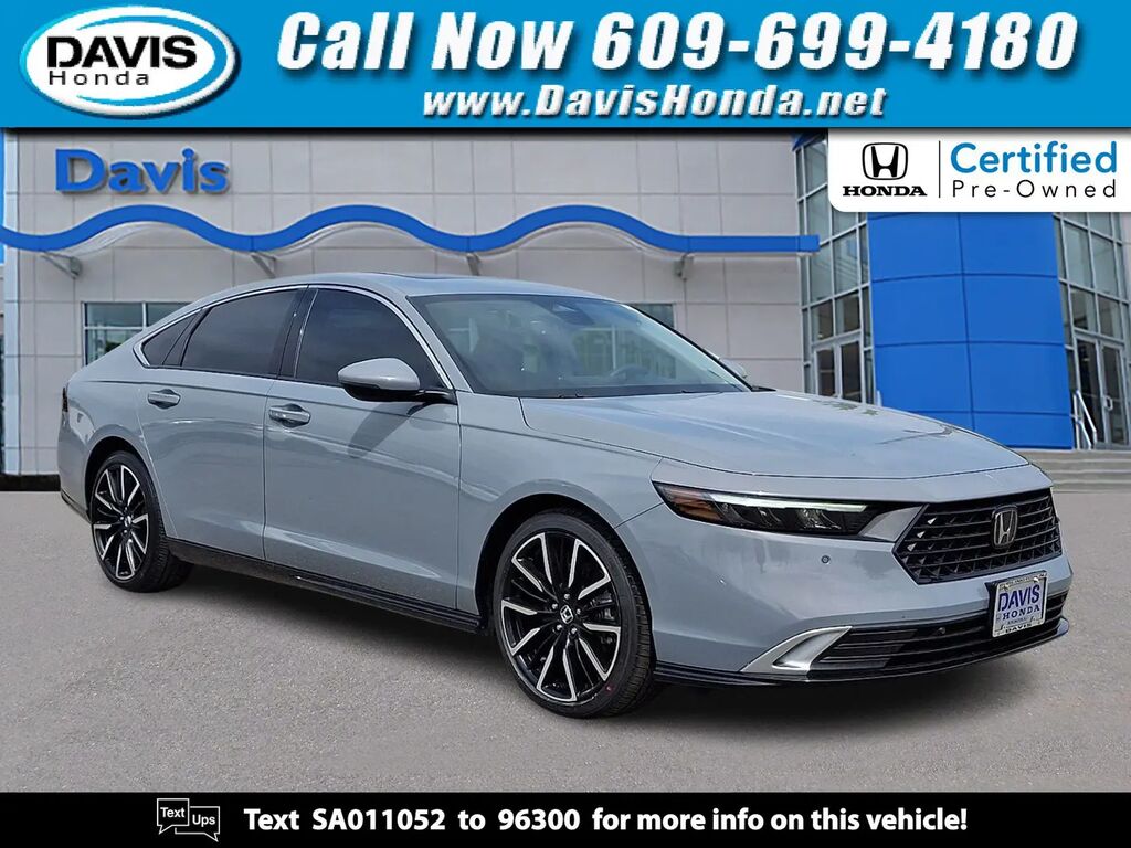 2025 Honda Accord Hybrid Touring — photo 1 of 13