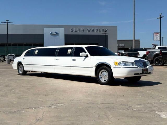 2002 Lincoln Town Car Executive