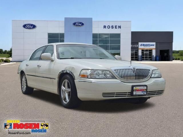 2003 Lincoln Town Car Executive