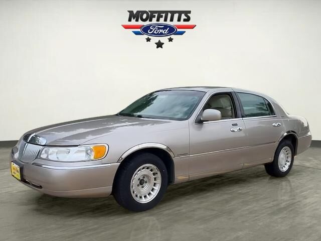 2000 Lincoln Town Car Executive