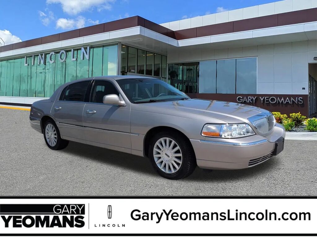 2003 Lincoln Town Car Executive — photo 1 of 66