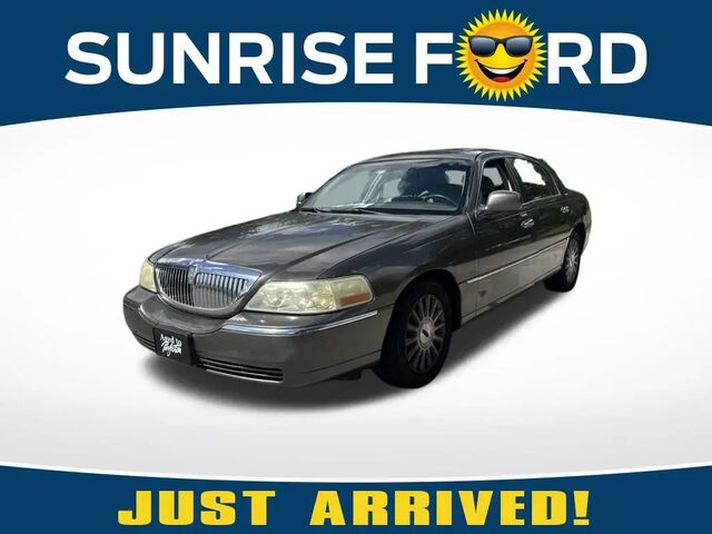 2004 Lincoln Town Car Signature