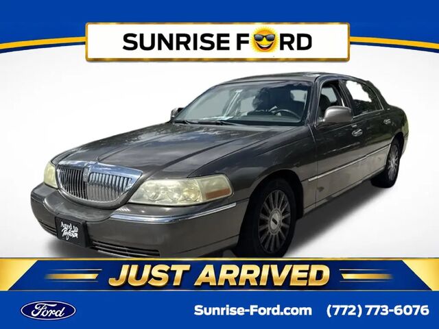 2004 Lincoln Town Car Executive