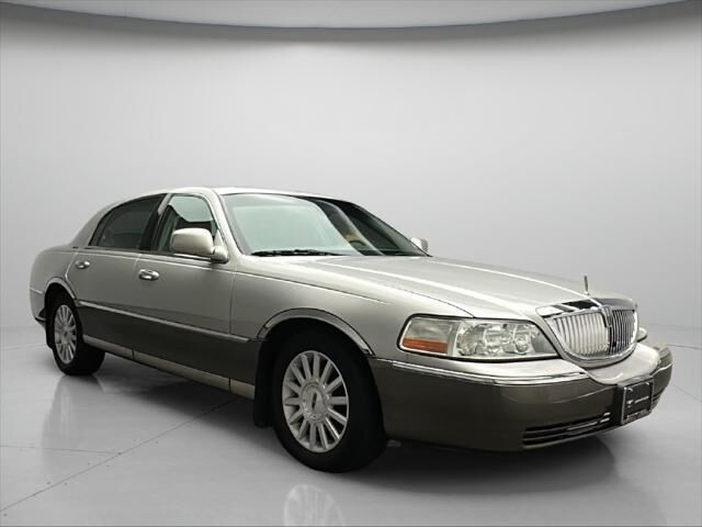 2003 Lincoln Town Car Signature