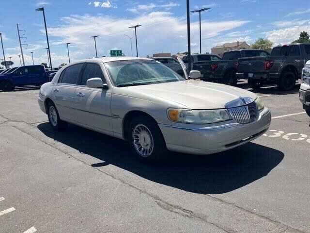 2002 Lincoln Town Car Cartier — photo 1 of 1