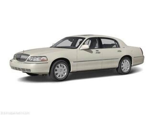 2004 Lincoln Town Car Ultimate — photo 1 of 1
