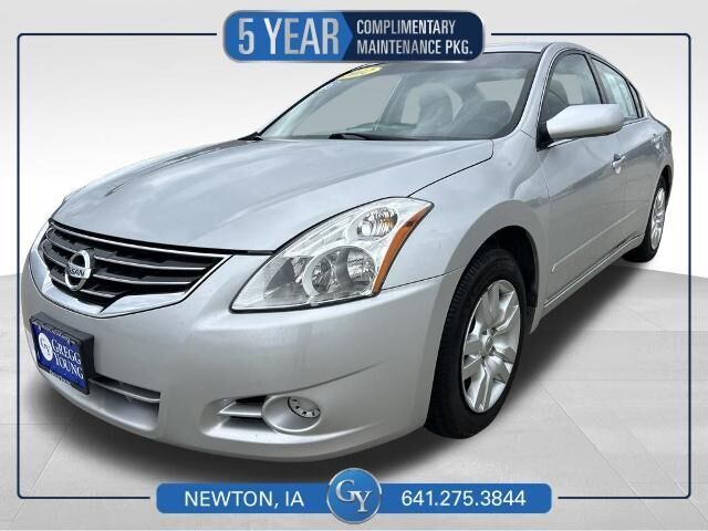 2012 Nissan Altima 2.5 S — photo 1 of 10