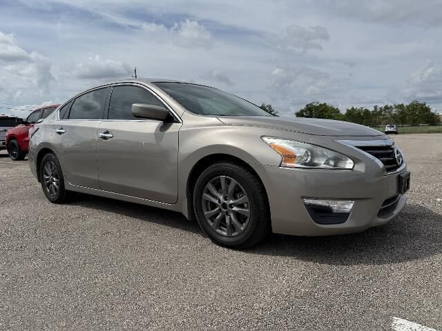 2015 Nissan Altima 2.5 S — photo 1 of 5