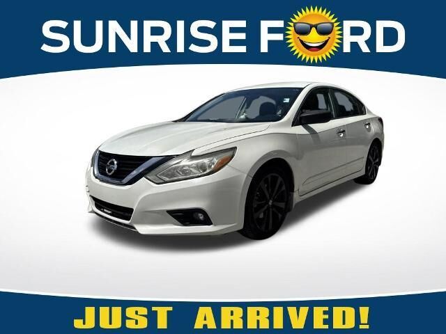 2017 Nissan Altima 2.5 SR — photo 1 of 13