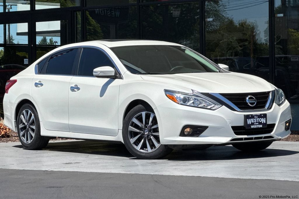 2017 Nissan Altima 2.5 SV — photo 1 of 13