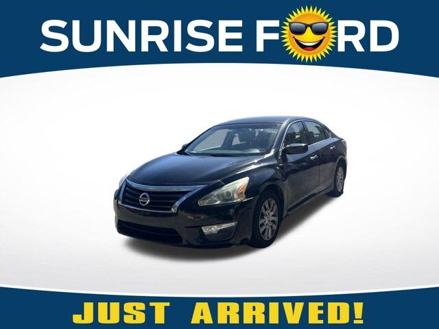 2013 Nissan Altima 2.5 S — photo 1 of 13