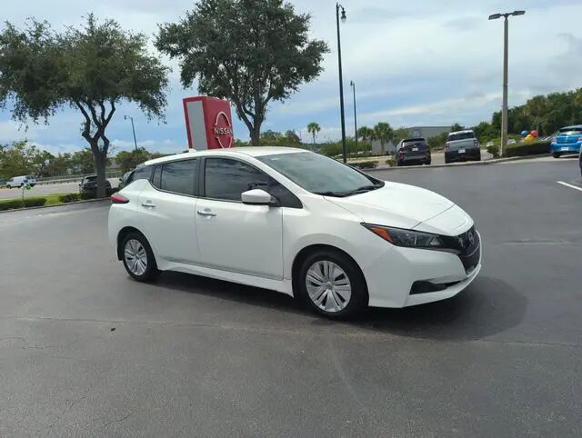 2023 Nissan LEAF S — photo 1 of 13