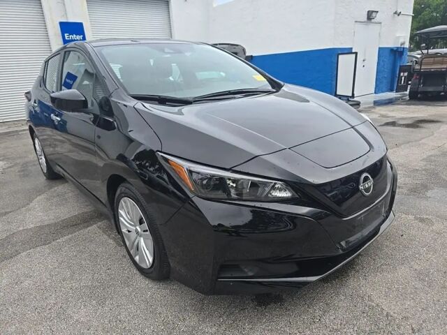2025 Nissan LEAF S — photo 1 of 8