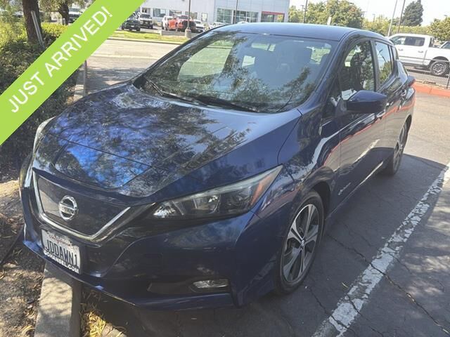 2018 Nissan LEAF S — photo 1 of 13