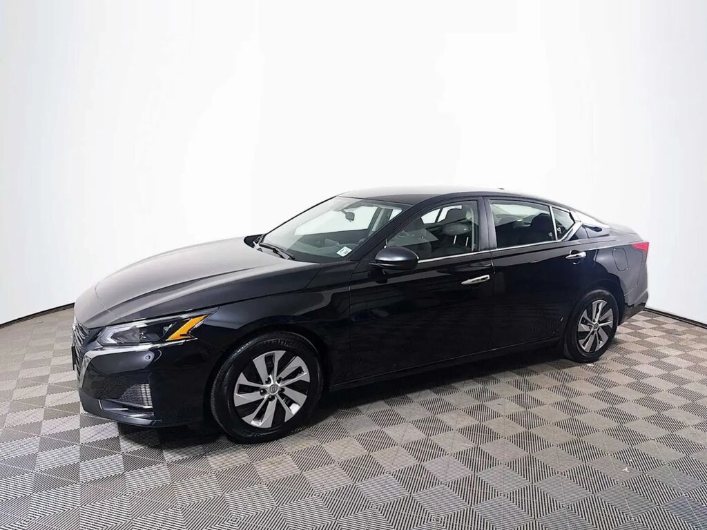 2025 Nissan Altima 2.5 S — photo 1 of 13