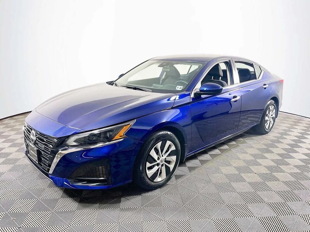 2023 Nissan Altima 2.5 S — photo 1 of 13