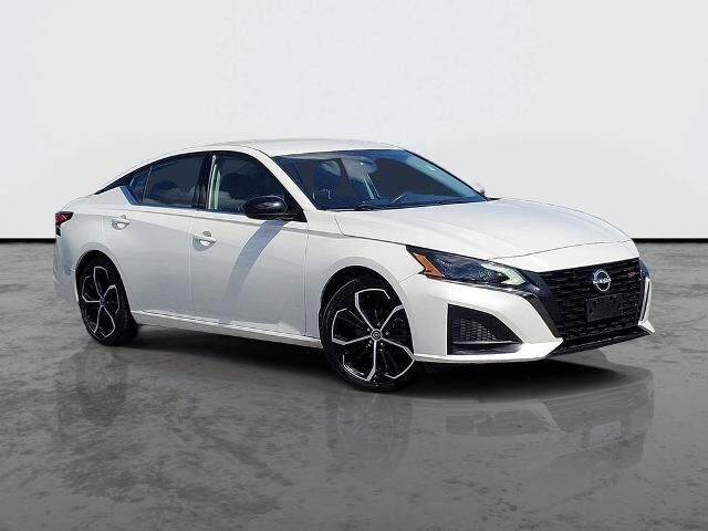 2024 Nissan Altima 2.5 SR — photo 1 of 13